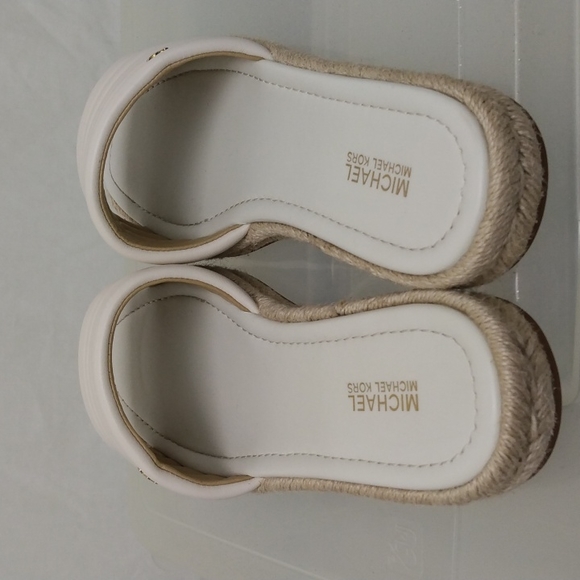 NWOT- Michael Kors Quilted Slides- 9 - Picture 3 of 11